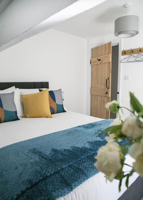 White Deluxe 2 Bedroom Grassington