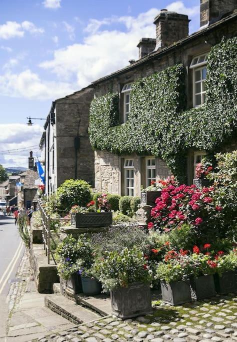 White Deluxe 2 Bedroom * Grassington