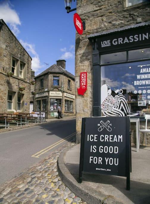 White Deluxe 2 Bedroom * Grassington